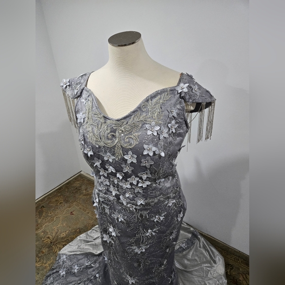 Dream Myles Silver Gown, luxury fabric - Picture 5 of 17